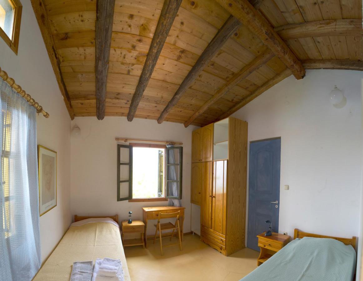 Ikarian Centre - Accommodation & Mountain Hiking Евділос Екстер'єр фото
