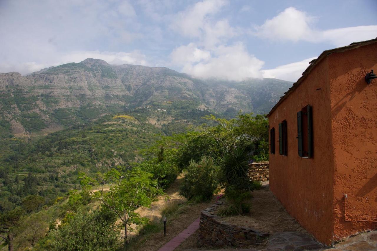 Ikarian Centre - Accommodation & Mountain Hiking Евділос Екстер'єр фото